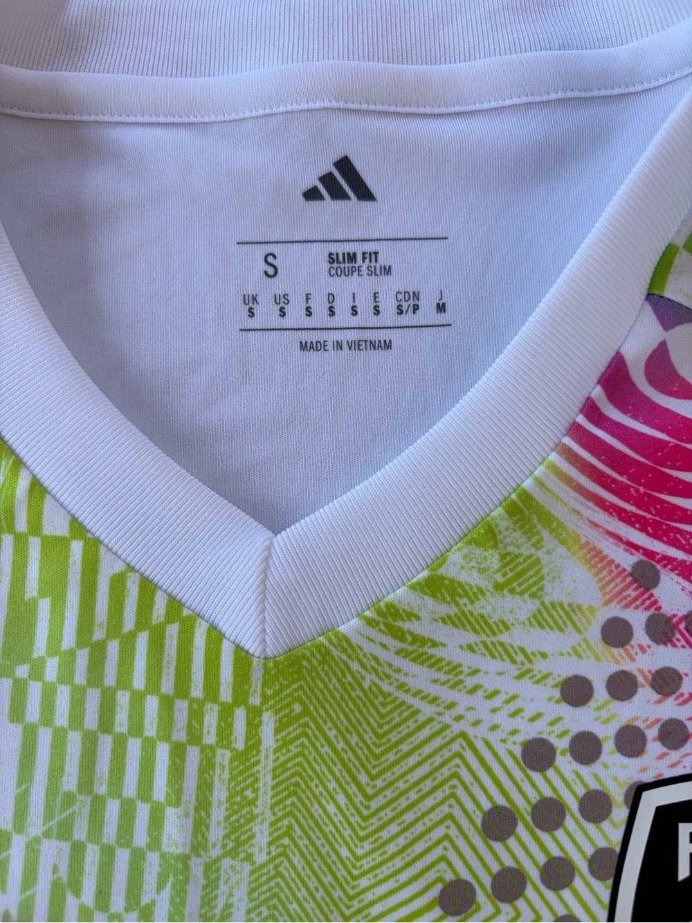 Adidas FC Cincinnati Pride Prematch Jersey Men’s S Love Unites MLS - Picture 6 of 7
